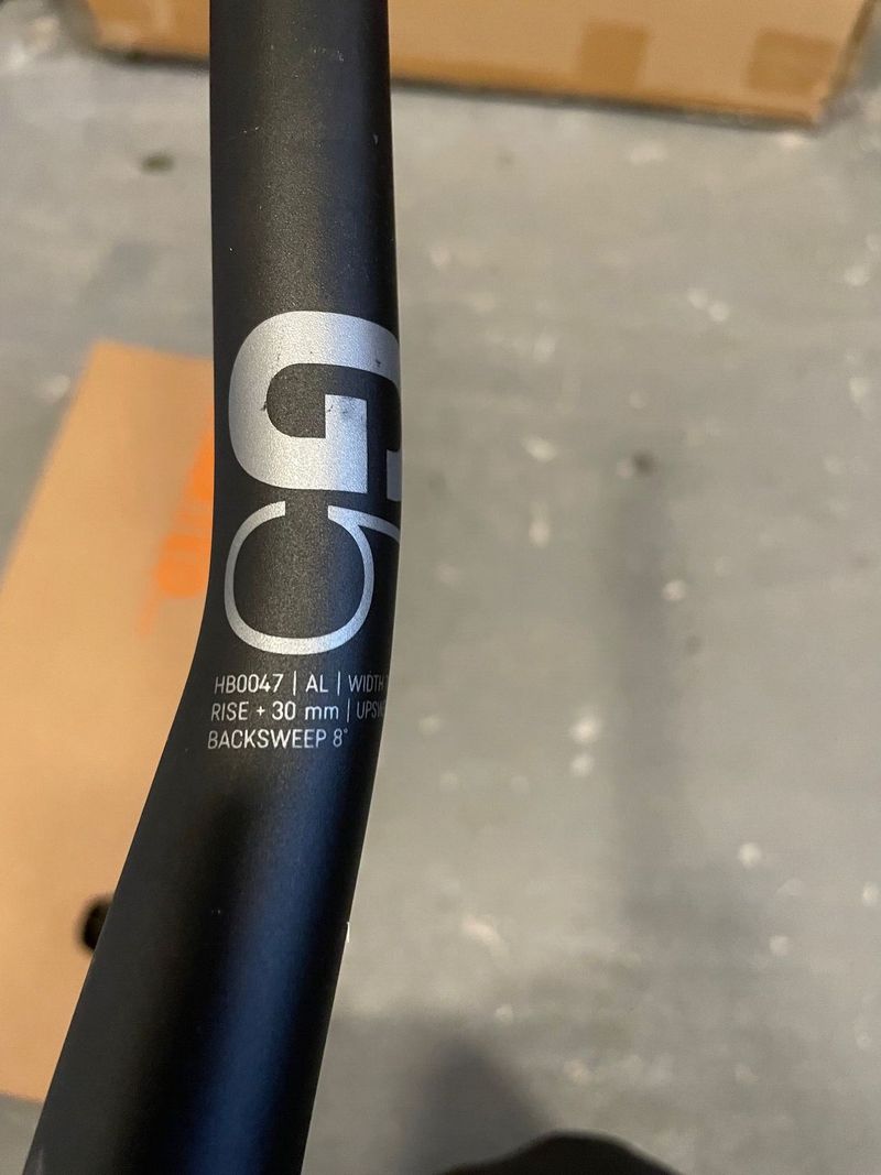 Prodám řidítka Canyon G5 včetně gripů ESI