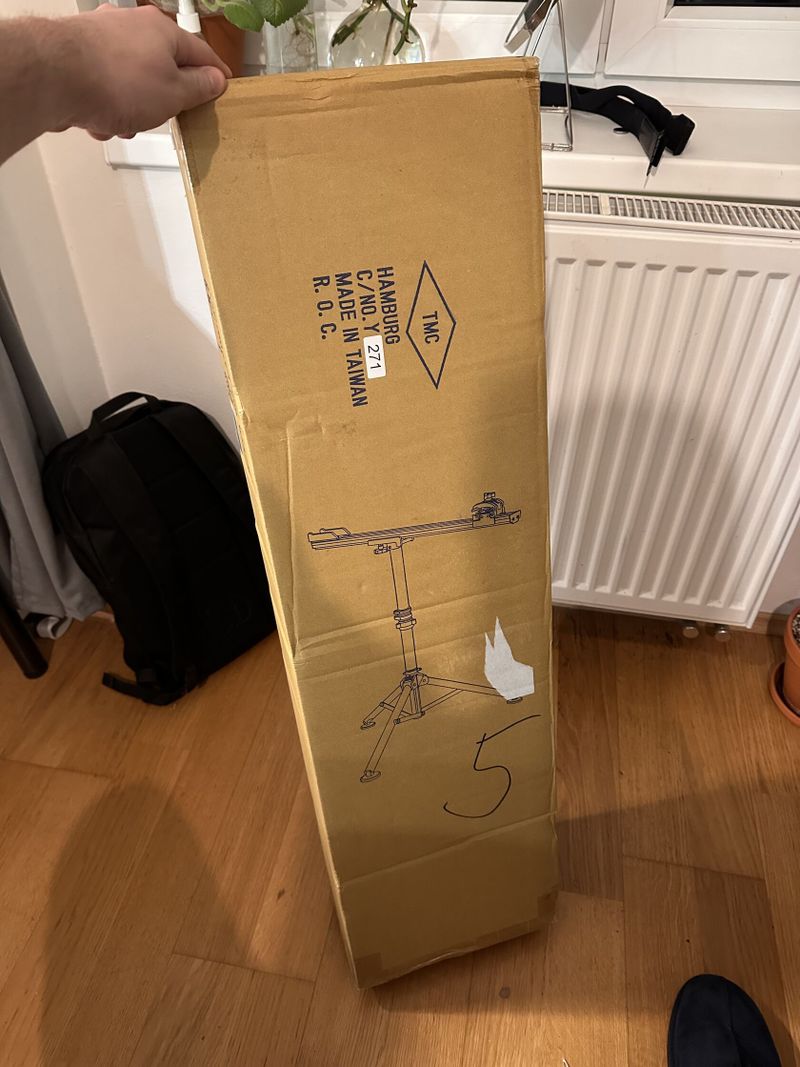 Prodám montážní stojan Katana RS-2 Assembly Stand (NOVÝ)