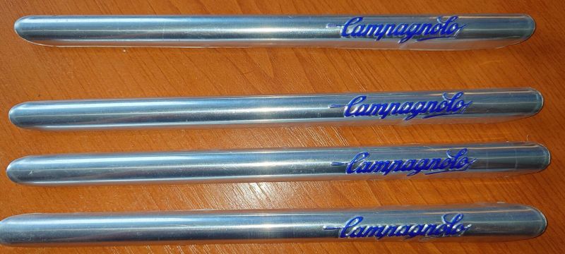 CAMPA original: zadni kolo | RU | Zaverna matice | ochranne AL samolepky pod retez | orech Mavic