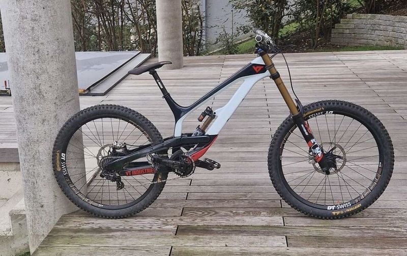 YT Tues 27,5 CF PRO Race XL -