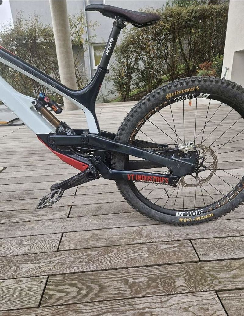YT Tues 27,5 CF PRO Race XL -