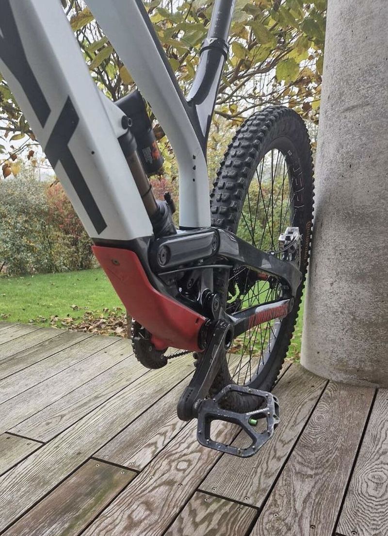 YT Tues 27,5 CF PRO Race XL -