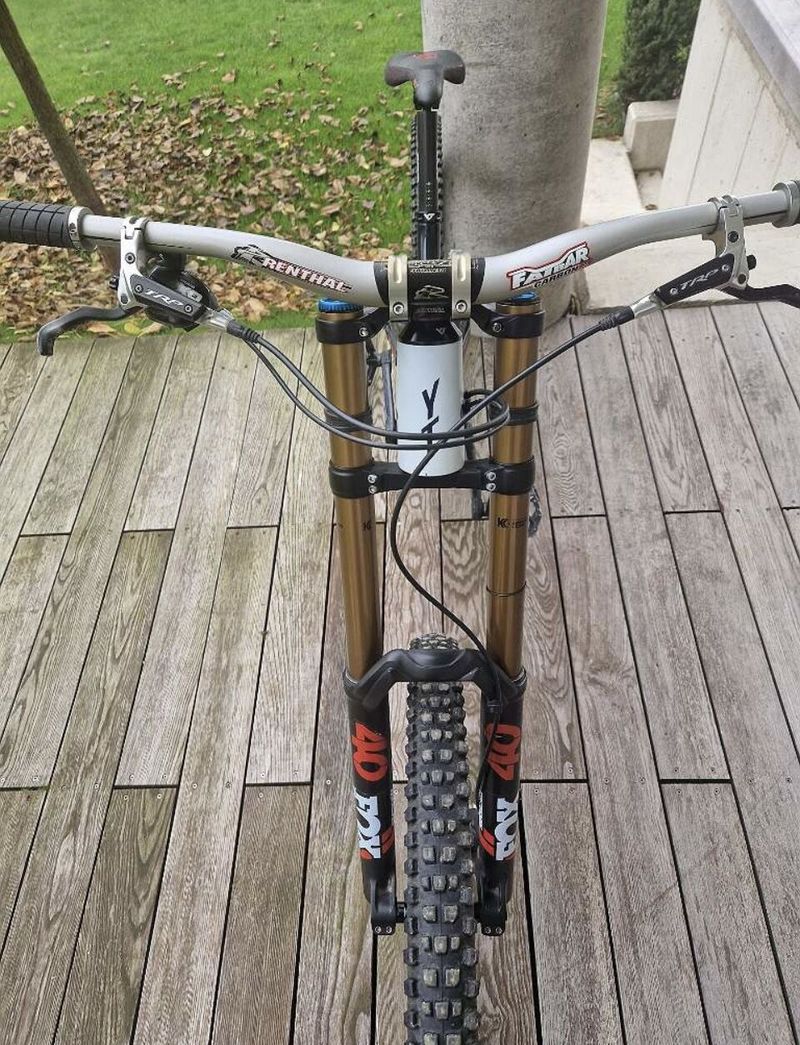 YT Tues 27,5 CF PRO Race XL -