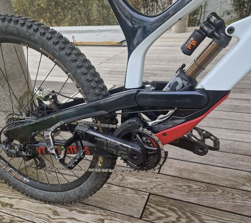 YT Tues 27,5 CF PRO Race XL -