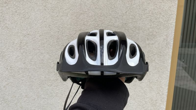 Cyklistická helma GIANT
