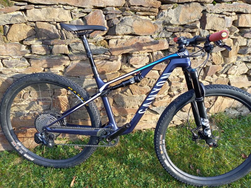 Canyon LUX CF 7 - 11/2020 vel. S do 175 cm