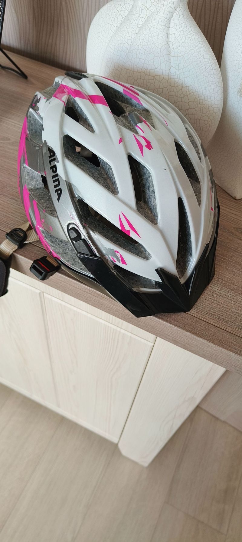 Dámská cyklistická helma zn. Alpina, vel. 52-57cm