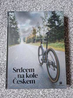 Kniha Srdcem na kole Českem