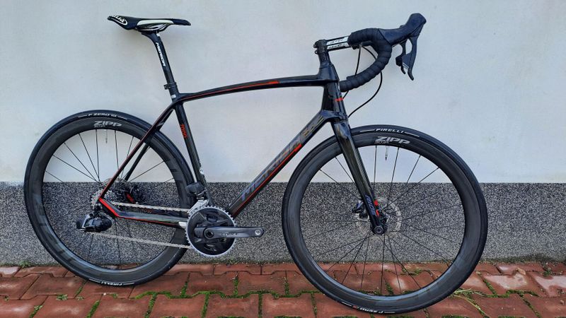 Merda Ride Disc 7000- Sada Sram s watmetrem a Zipp karbonová kola