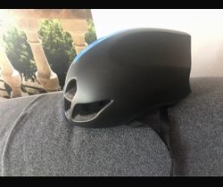 Aero silnicni triatlon helma - perfekt stav 