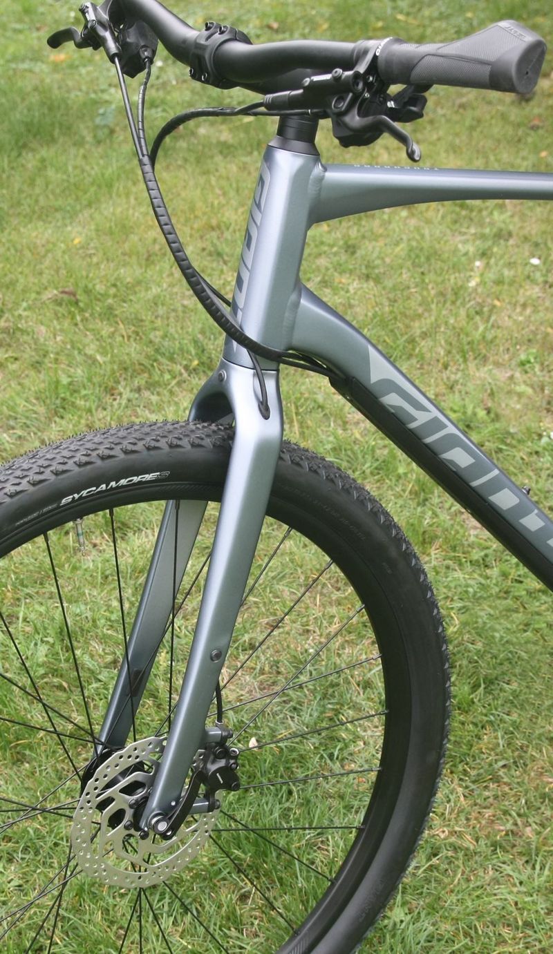 GIANT ToughRoad SLR 1 2022 – moderní trekingové kolo s lehkým rámem – NOVÉ