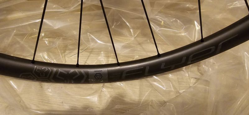 Nová zapletená karbonová MTB kola AUTHOR FLYER CARBON 29 TR