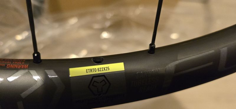 Nová zapletená karbonová MTB kola AUTHOR FLYER CARBON 29 TR