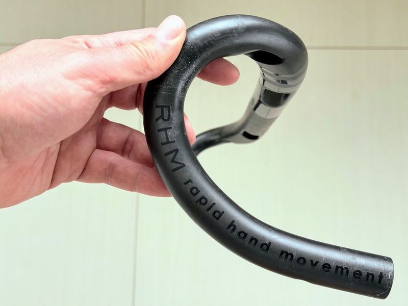 Deda Superleggera karbonová cyklistická řídítka (prům. 31.7, šířka 42cm)