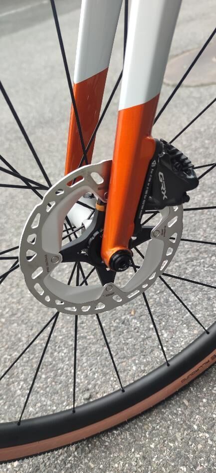Prodám gravel SUPERIOR X-ROAD Team Issue Di2 GR Gloss Grey,M, 54 cm (platí do smazání)