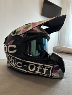 Sjezdová helma MUC-OFF