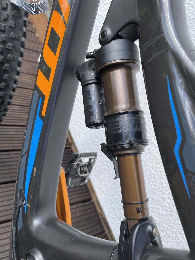 Pivot Cycles Mach 6 Carbon Enduro custom (M)