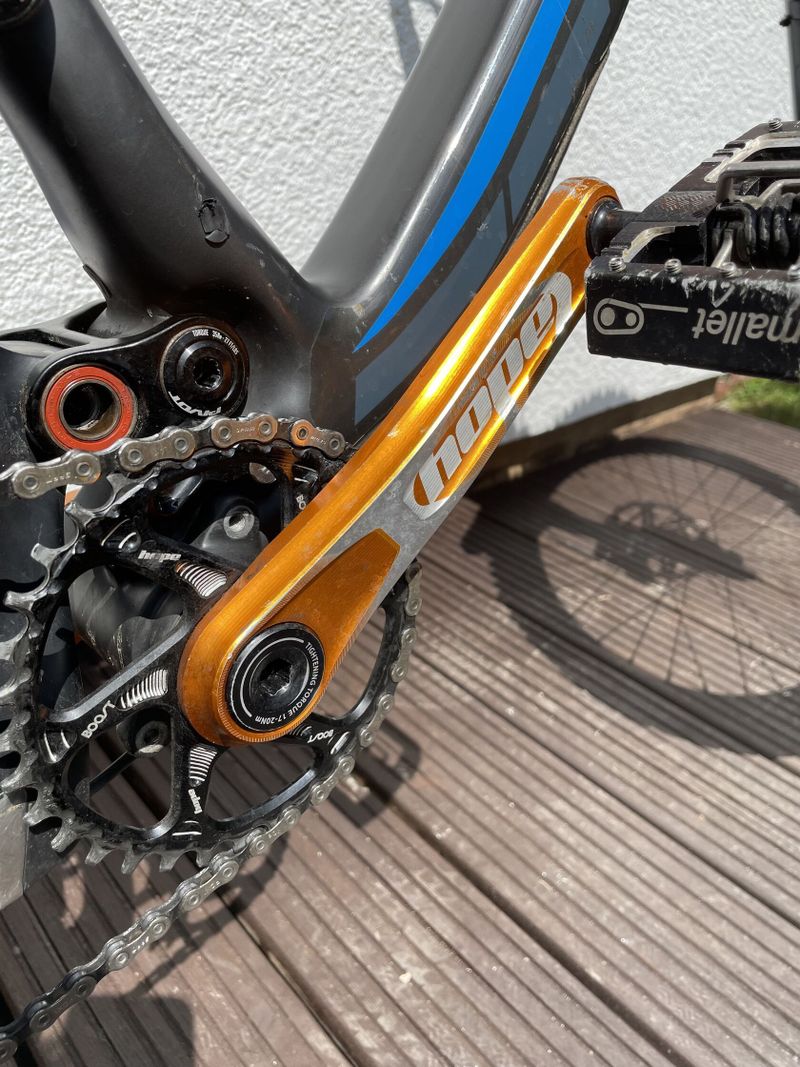 Pivot Cycles Mach 6 Carbon Enduro custom (M)