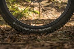 Plášť na horské kolo Bontrager XR4 Team Issue TLR 29x2.4 – black