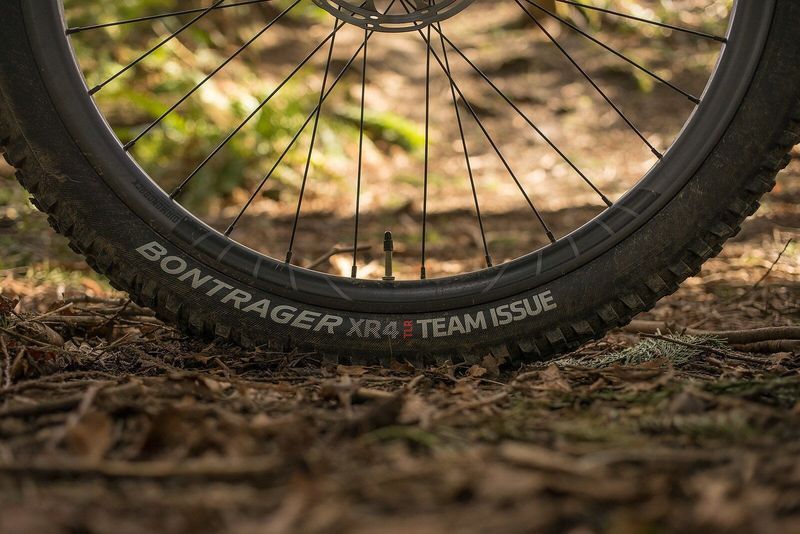 Plášť na horské kolo Bontrager XR4 Team Issue TLR 29x2.4 – black
