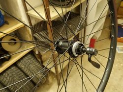 26" pření kolo - DP20 Alexrims ráfek, Shimano náboj - rychloupínák, centerlock