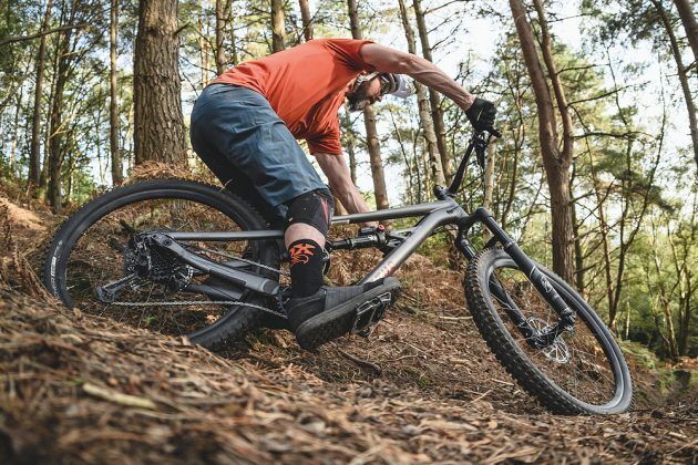 Specialized Status 160 vel. S3 - M, SLEVA