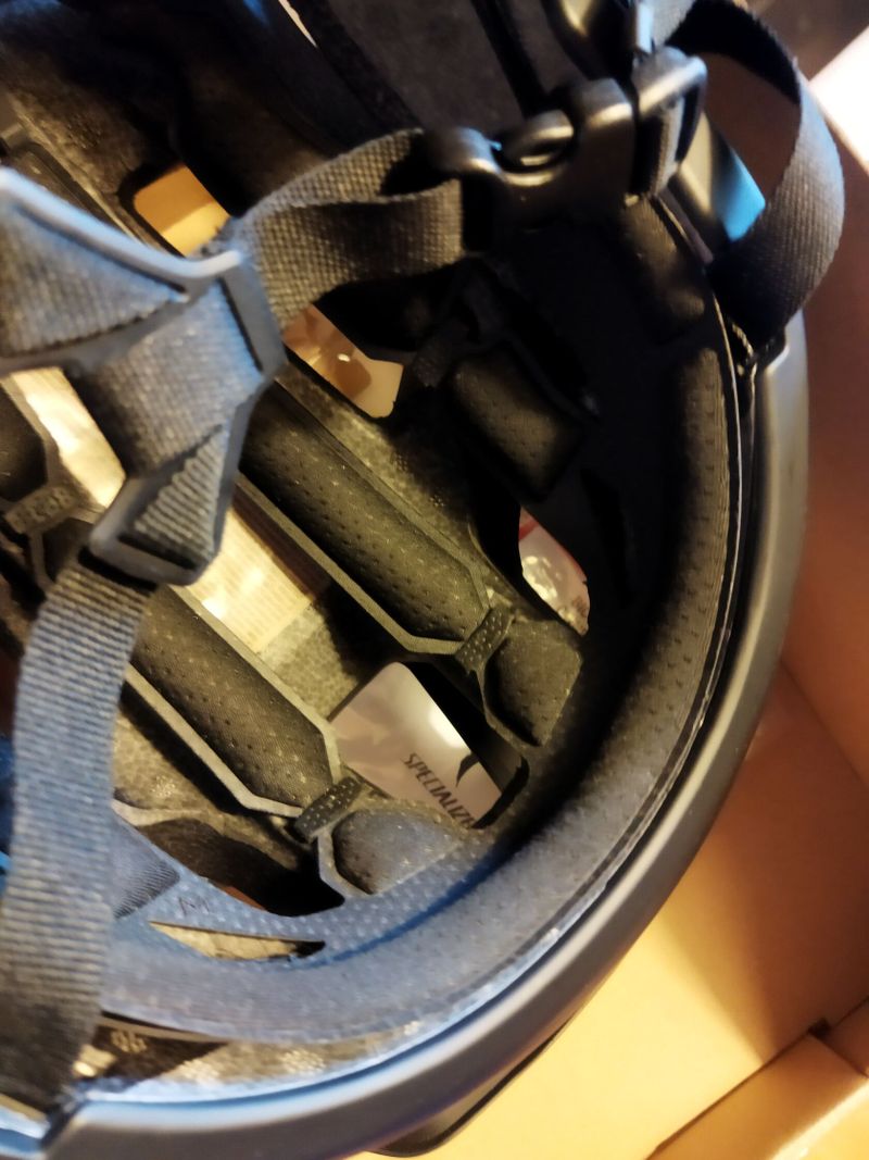 Cyklistická helma Specialized Ambush II - black