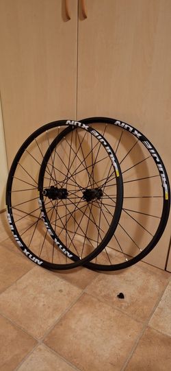 Nová zapletená sada kol s karbonovým středem BOOST pro gravel, cyklokros nebo silnici