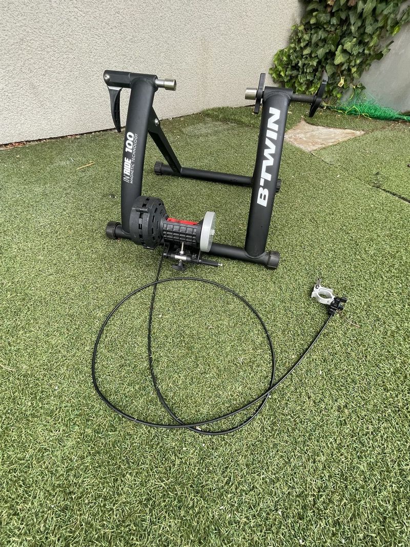 Cyklistický trenažér BTWIN 100
