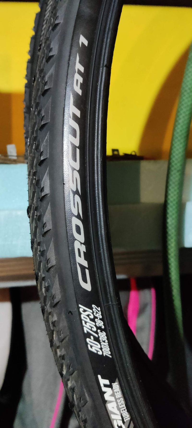 pláště GIANT CROSSCUT AT 1 TIRE 700X38C