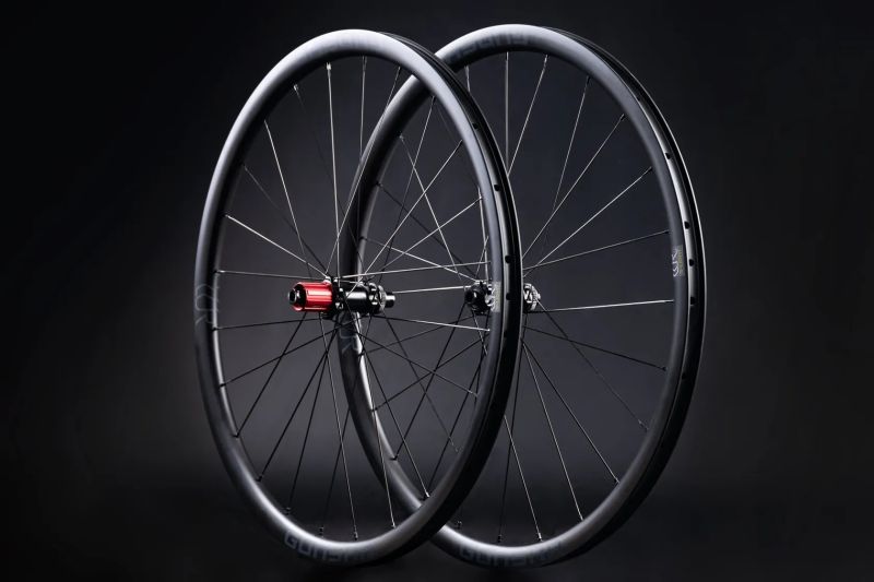 Německá kabonová kola Gunsha Carbon CCR 2.0 CL S-Light 1272 Gr. - highend Race