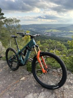 Pivot shuttle LT 2025, vel.M, custom stavba, najeto 1300km