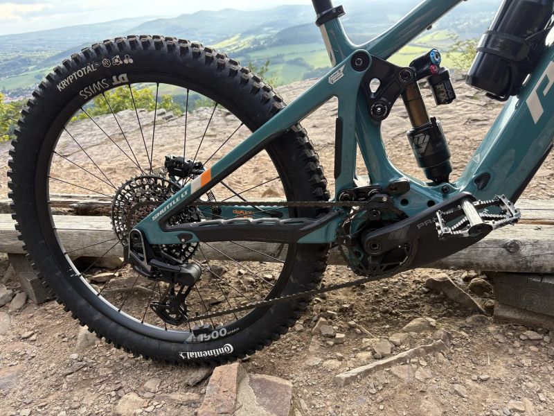 Pivot shuttle LT 2025, vel.M, custom stavba, najeto 1300km