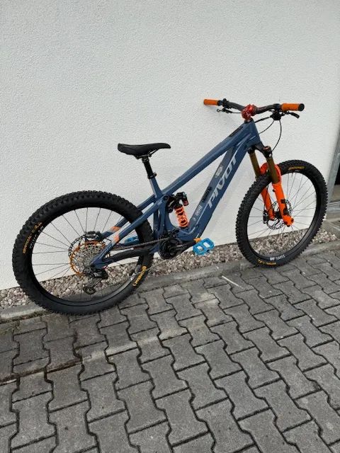 PIVOT SHUTTLE Shuttle LT