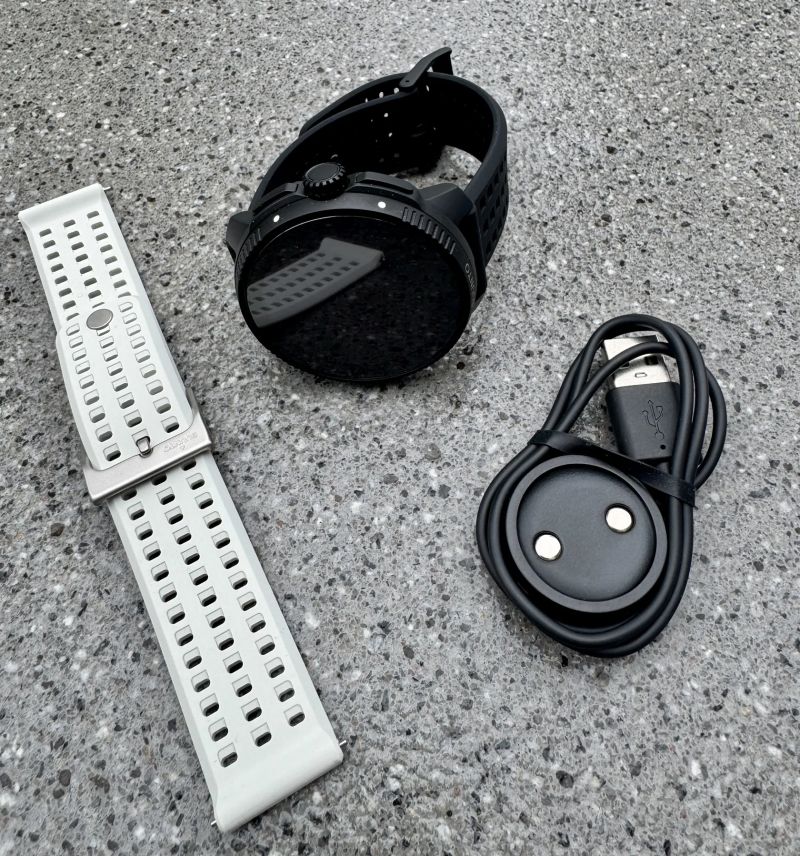 Suunto Race All Black, stav nových, v záruce 