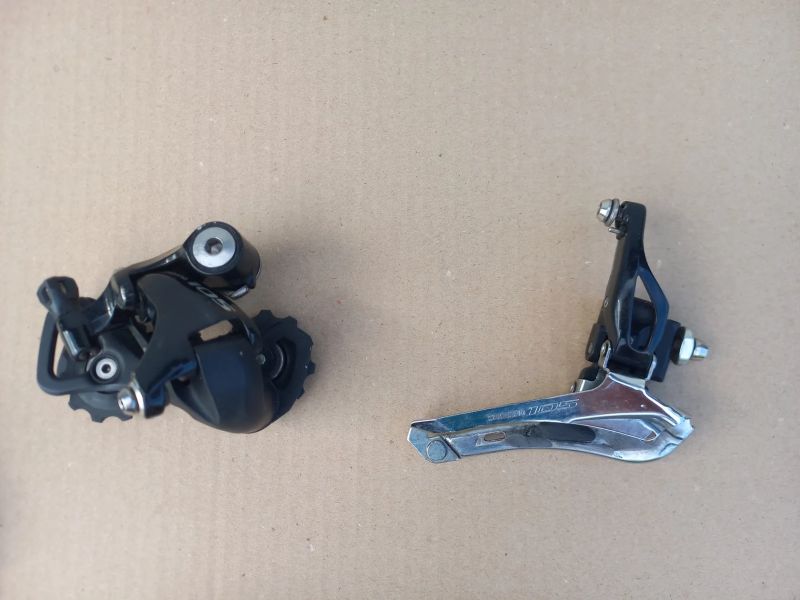 Zachovalá kompletní sada Shimano 105 11s