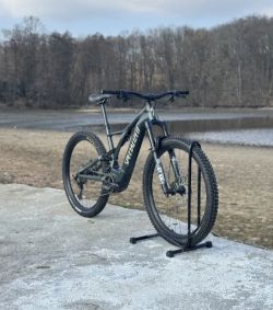 Specialized turbo levo comp 2021 2100km najeto