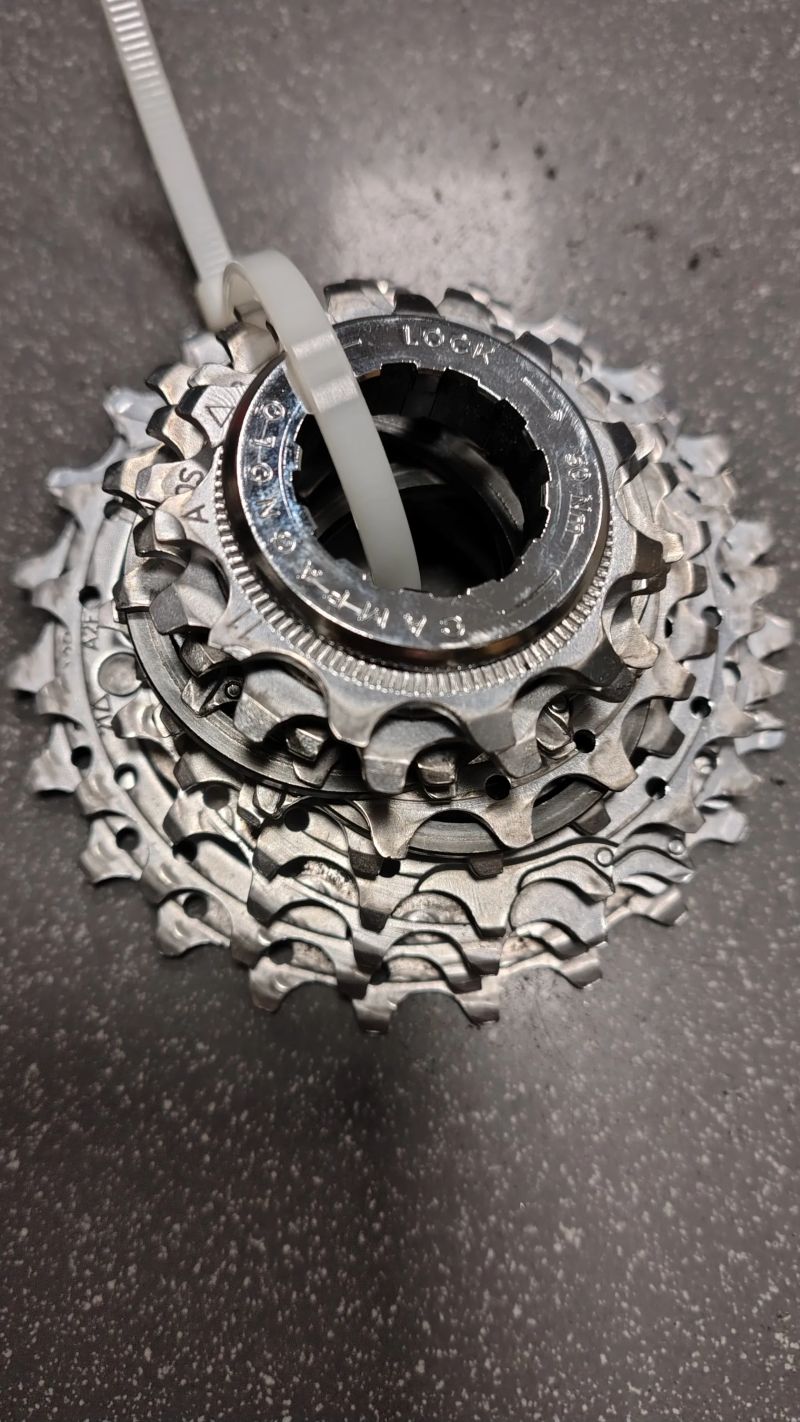 Prodám kazetu Campagnolo 10 r. 11-23 zubů 