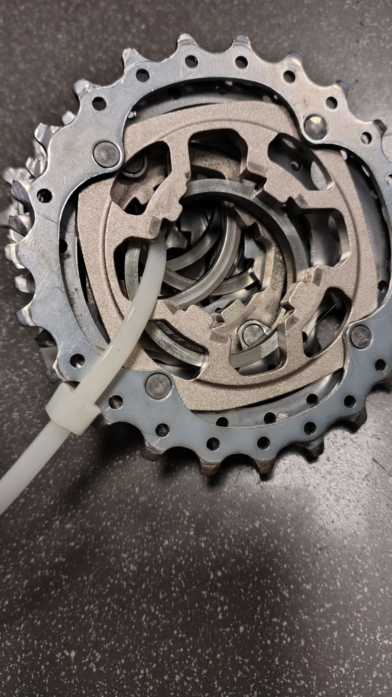 Prodám kazetu Campagnolo 10 r. 11-23 zubů 