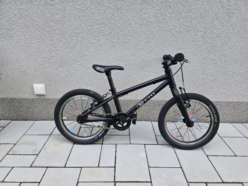 Dětské kolo KUbikes 16, černá barva