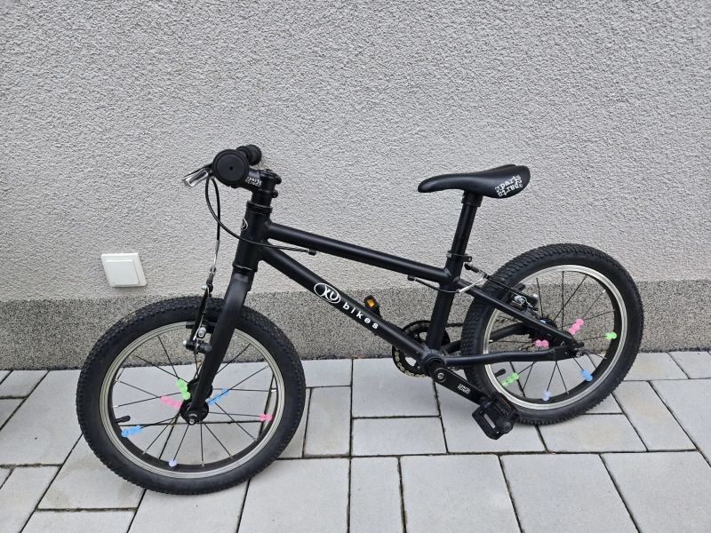 Dětské kolo KUbikes 16, černá barva