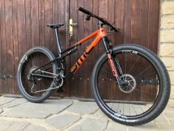 Nové BMC Fourstroke 01 ONE, flashfire