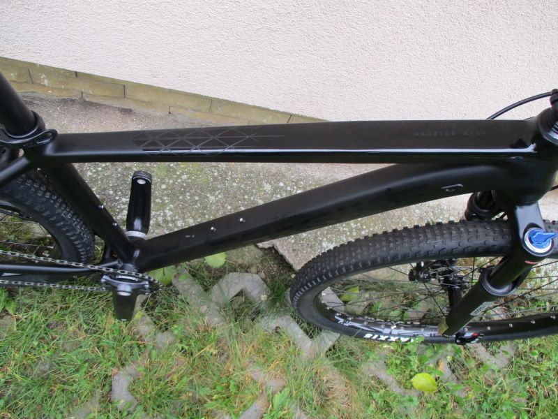 Nové lehlé 29" kolo na rámu Maxbike M909 17", Deore1x12, vzduch. vidlice Suntour Raidon, pevné osy