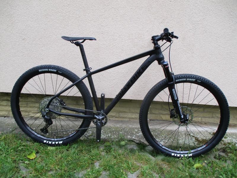 Nové lehlé 29" kolo na rámu Maxbike M909 17", Deore1x12, vzduch. vidlice Suntour Raidon, pevné osy