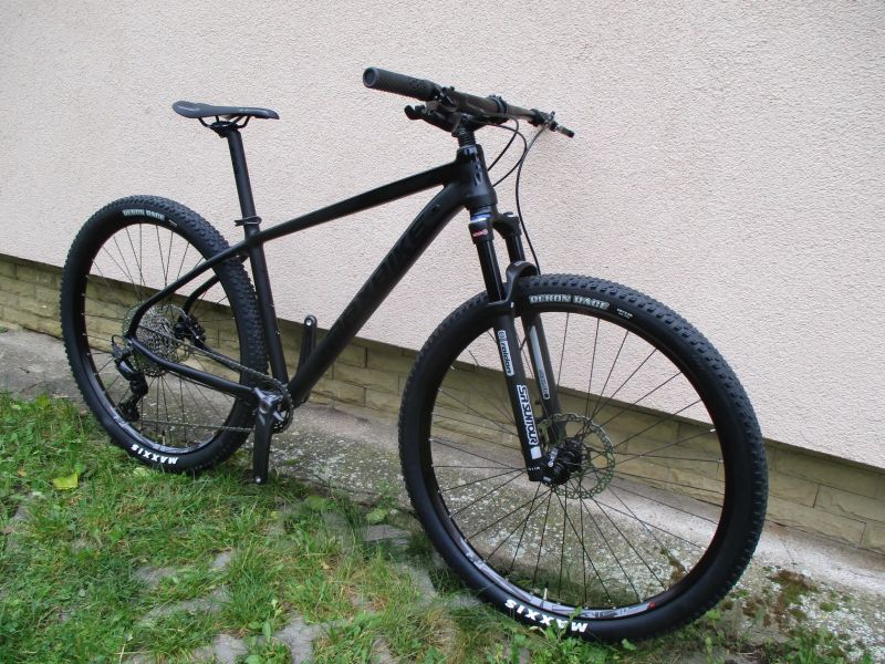 Nové lehlé 29" kolo na rámu Maxbike M909 17", Deore1x12, vzduch. vidlice Suntour Raidon, pevné osy