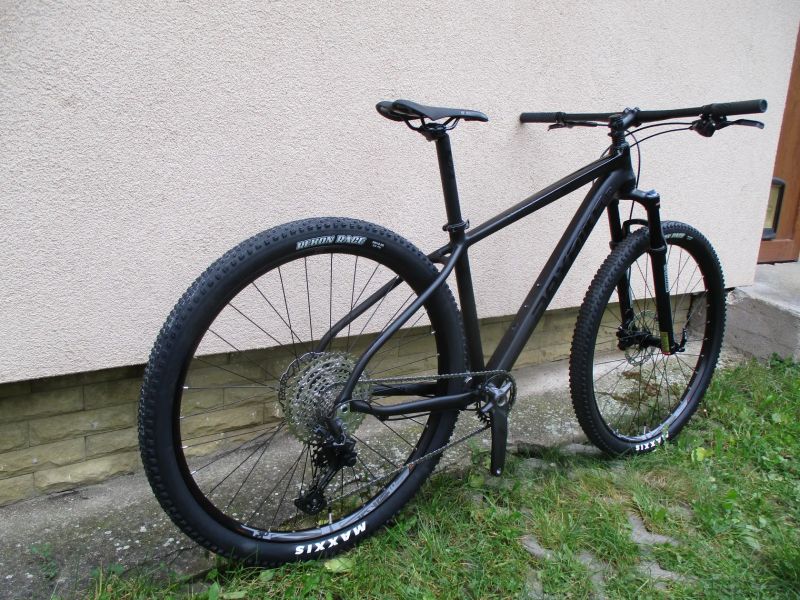 Nové lehlé 29" kolo na rámu Maxbike M909 17", Deore1x12, vzduch. vidlice Suntour Raidon, pevné osy