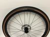 Nová zapletená kola Axis Elite Disc, vnitřní šířka 24 mm i s kotouči Sram 