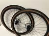 Nová zapletená kola Axis Elite Disc, vnitřní šířka 24 mm i s kotouči Sram 