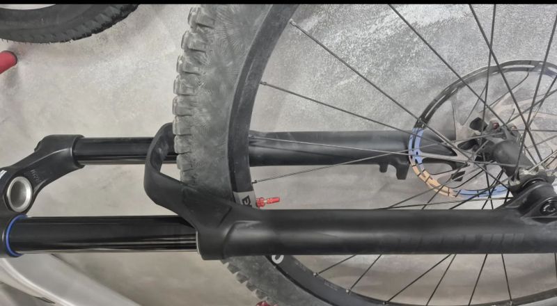 SR Suntour Durolux 180 mm 2025