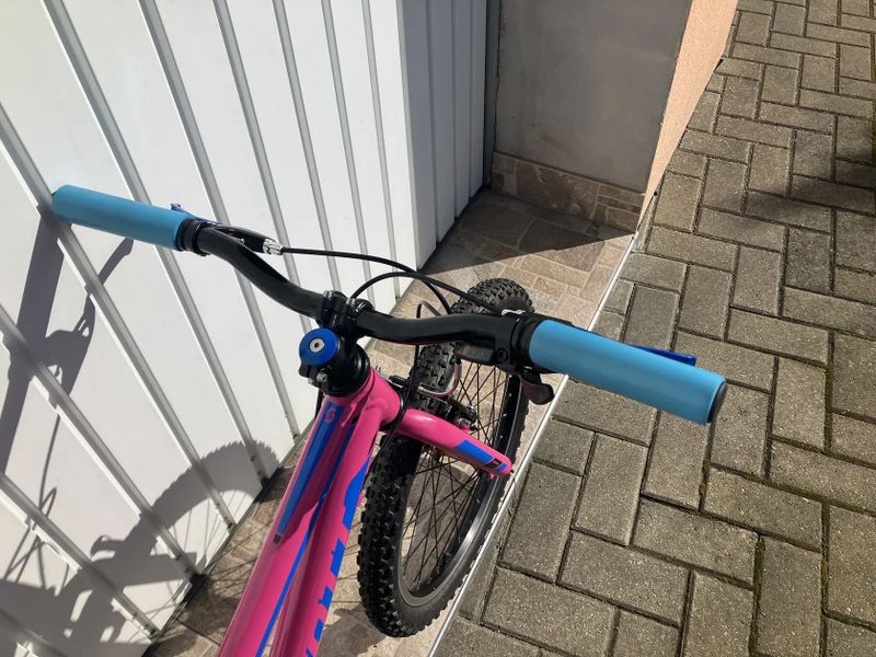 DÍVČÍ LEHKÉ KOLO 20